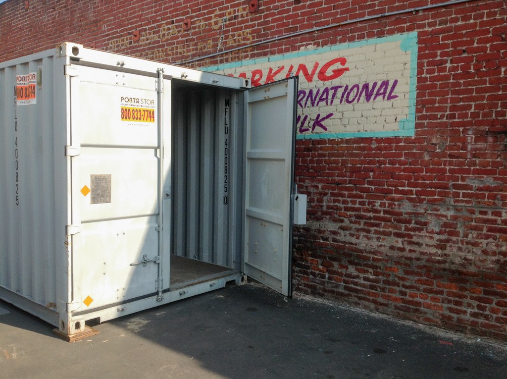 20' x 8' x 8.5' PV3 Shipping Container en alquiler - United Rentals